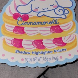 Hot topic eye shadow pallet